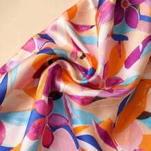Pañuelo de seda de satén con estampado floral de 70x70cm, estilo artístico, patrón de flores abstractas multicolor vibrante, envoltorio multiusos para cuello y cabeza - Multicolor - Ver 3
