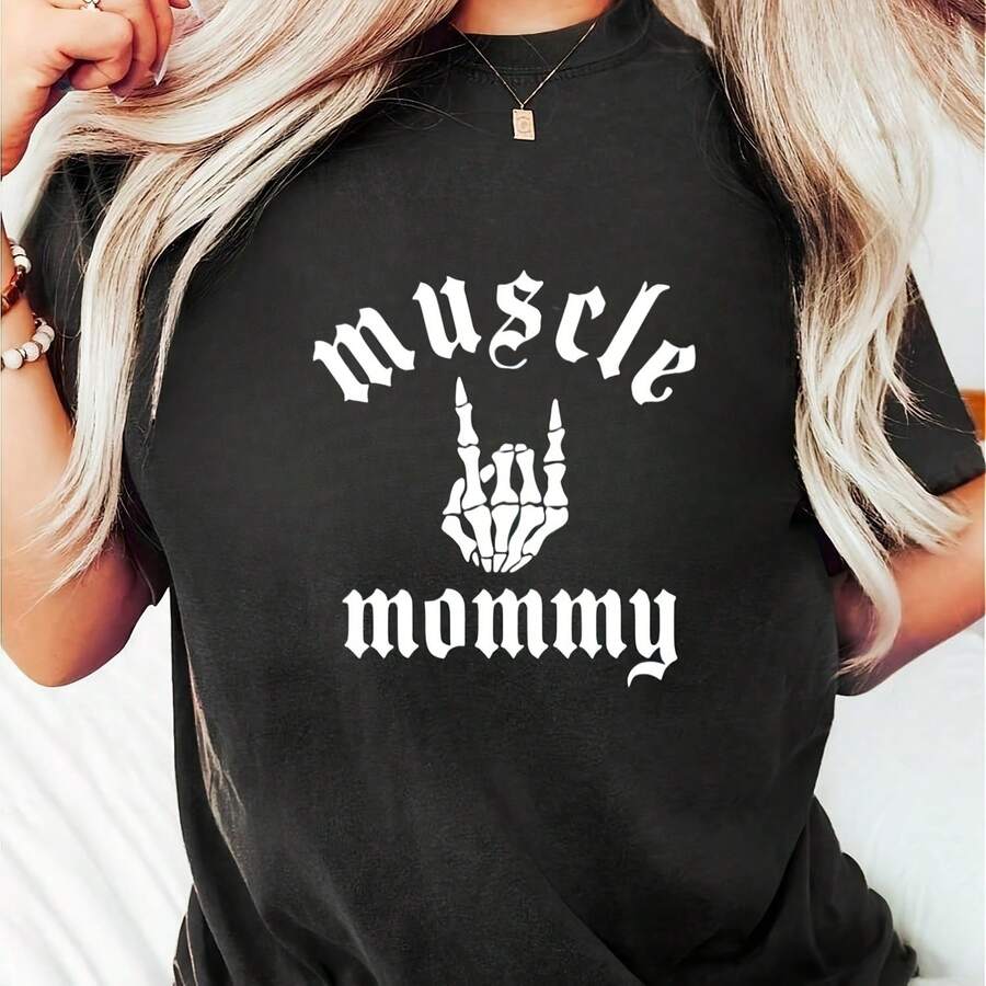 Muscle Mommhirt, Wo's Fitness Graphic hirt, Gym Girl Workout Shirt, Fitness Pump Cover Tee, Cotton Wos Graphic T Shir220g heavyweight 100% cotton T-shirt. Butterfly print. Unisex sizing. Round neck inspirational T-shirt. Cute and beautiful Y2K-inspired summer top, perfect for the outdoors, home, work, or street wear. Casual, loose-fitting everyday T-shirt. - Negro - Ver 1