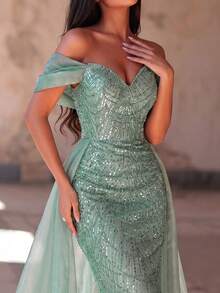 Faeriesty Robe de soirée sirène en satin sans bretelles élégante pour femmes - ornée de chaînes et de décorations de perles, avec étole transparente incluse. Convient pour un rendez-vous romantique de la Saint-Valentin, un mariage dans le désert et un gala de luxe - Turquoise - Voir 4