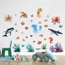 海洋水下生物裝飾貼紙，包含鯨魚、海龜、章魚、水母、海馬、小丑魚、貝殼、珊瑚及其他圖案。這些可移除的 PVC 牆貼非常適合裝飾兒童浴室、育嬰室、幼兒園教室、客廳和臥室。 - 均碼 - 查看 2