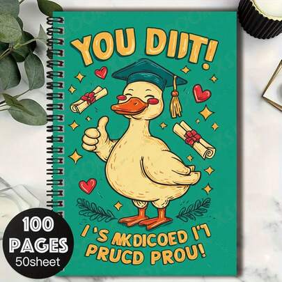 100 pages Cahier à spirale mignon avec motif de canard de graduation, un choix de cadeau de qualité pour la remise des diplômes, l'anniversaire, le travail et les études. Convient pour le journal intime, la planification quotidienne, les notes. Conception de couverture amusante et joyeuse