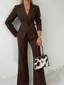 Bộ đồ nữ màu nâu, gồm áo blazer thắt eo và quần ống rộng, thích hợp cho các dịp công sở. - màu nâu - Xem 4