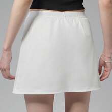 Jordan Rok Mini Olahraga Belahan Serbaguna dengan Motif Pemain Basket Wanita - Hitam dan Putih - View 2