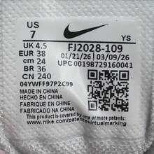 Nike 耐克女士ZOOM VOMERO 5休闲运动鞋，低帮款 FJ2028-109 - 淺粉色 - 查看 9