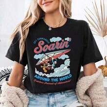 T-shirt Disney rétro, Sky Commander Soarin' Around The World-- Disneyland Paris de Disney Le Royaume Magique Disneyesque La Maison de Mickey Top d'été modeste pour femmes Top d'été Top d'été pour femmes Top d'été Top d'été Top blanc Top noir Tenues de vacances pour femmes Hauts pour femmes Cadeaux d'été Cadeaux de la Saint-Valentin Cadeaux de la Journée de la Terre Cadeaux de l'Oktoberfest Cadeaux de la Fête de la Banque d'été - Noir - Voir 1