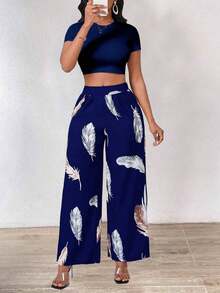 Conjunto de 2 piezas para mujer con top corto de unicolor y pantalones largos con estampado de plumas - Azul - Ver 7