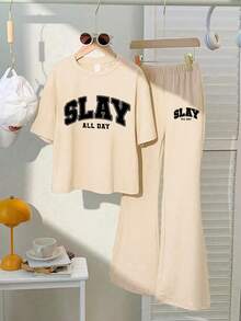2件組 青少年女孩圓領短袖T恤印有「SLAY」字樣搭配簡約喇叭褲，夏季套裝 - 杏色 - 查看 2