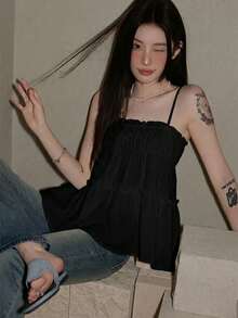 女款夏季細肩帶上衣，度假休閒風，方領修身胸部設計，梭織面料，無袖，白色，荷葉邊抽褶腰部，女性必備單品 - 黑色 - 查看 8