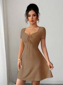 Nuevo 2026  Nuevo vestido mini de verano de ajuste ceñido con nudo delantero, de punto jacquard de crema de mantequilla sexy para mujeres - Marrón - Ver 5
