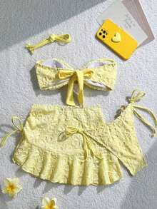 Swim Mod Set de 3 piezas: Top corto de tirantes finos, Bottom de triángulo con lazos laterales y minifalda con volantes y cordón - Amarillo - Ver 2