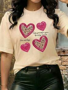 Elegant Women's Short-Sleeved, Round-Neck T-Shirt With A Regular Length, Featuring A Denim And Leopard Heart Print. - 卡其色 - 查看 2
