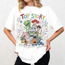 Disney Women's T-Shirt Scribble Style Toy Story Full Character" Cartoon Printed Oversized  T‑Shirt, Short Sleeve Tee For Disney Travel, Family Vacations & Theme Parks. 2026 New Style, Ideal For Kids & Family Matching Outfits, Unisex For All Ages. High‑Quality Cotton Fabric, Soft & Breathable. Hand‑Drawn Graffiti‑Style Woody, Buzz Lightyear & Toy Story Crew Print Design, The Best Gift For Toy Story Fans & Disney Family Trip Lovers. - trắng - Xem 1