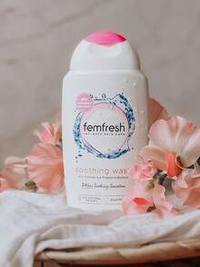 Femfresh Pembersih Kewanitaan, Pembersih Lembut dengan pH Seimbang, Formula Ringan Rendah Alergi, Perlindungan Bau, Untuk Kulit Sensitif, Menyegarkan & Menenangkan, Untuk Penggunaan Sehari-hari, 250ml/8.45 Fl.Oz - Cranberi - View 9