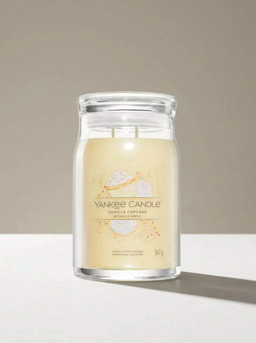 Yankee Candle Vanilla Cupcake Signature Large Jar Candle 567 G - one-size - View 1