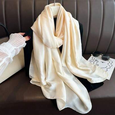 1 chiếc áo thun nữ đơn giản, thanh lịch in họa tiết bướm.