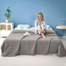 1pc Thin Quilt, Summer Air Conditioning Quilt, Quilted Blanket, Simple Solid Color Design, Soft And Comfortable Bedding, Suitable For Dormitory, Bedroom, Apartment, Etc., Suitable For Spring And Summer, Pillow Not Included - Dark Grey - View 3