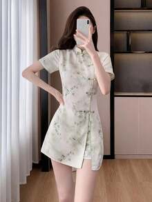 新中式淺綠色提花旗袍洋裝，女款修身短袖立領旗袍，附鈕扣與側開衩，度假夏季款 - 綠色 - 查看 3