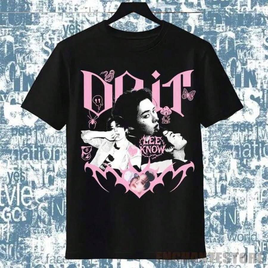 2026 Dam SKZs T-shirt, Rolig T-shirt med rund hals för män och kvinnor, Dammode T-shirt, Retro Know Do It-tröja, Do It-tröja, World Tour Domin Celebr T-shirt, SKZs It Tap Hoodie Storlek 2Y-10Y, S-XXXL, Herrtröjor, Kläder för barn och pojkar, T-shirt för tonårspojkar, Toppar för mellanstadietjejer, Perfekt present till skolavslutningen och fars dag, Miljödagen, Passar till matchande kläder för föräldrar och barn. - Svart - Visa 1