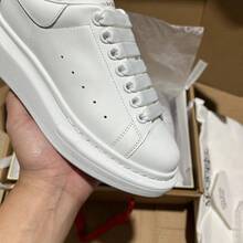 MQ 2026 Alexander McQueeee, White Platform Skate Shoes For Women And Men With Heels That Perfectly Match The Casual Look. - Đuôi huỳnh quang - Xem 9