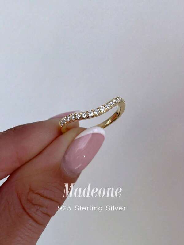 MADEONE 1枚925纯银极简V形立方氧化锆戒指，经典百搭的女士珠宝，适合日常佩戴和作为礼物