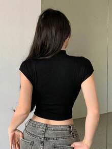 Camiseta de mujer de ajuste ceñido, cuello cuadrado, manga corta, súper corta y tipo boxy para el verano - Negro - Ver 3