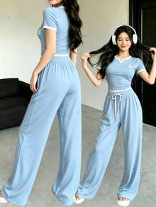 The Best Gift For Mother's Day: Women's 2-Piece Activewear Set With A Round Neck, Short-Sleeved Top, And Long Pants. A Minimalist, Solid-Color Short-Sleeved Top And Pants Set. Casual Outfit. - 淺藍色 - 查看 1