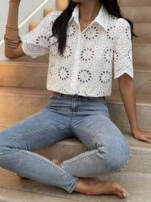Áo kiểu nữ mùa hè phong cách Bohemian Pháp màu trắng thêu họa tiết rỗng, tay ngắn, cổ bèo nhún, thích hợp cho đi biển, dự tiệc hoặc mặc thường ngày. - trắng - Xem 2