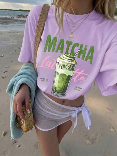 T-shirt bleu clair standard pour femmes | T-shirt graphique mignon "Matcha Latte" | Top à manches courtes rafraîchissant et délicat | Vêtement de rue décontracté pour l'été