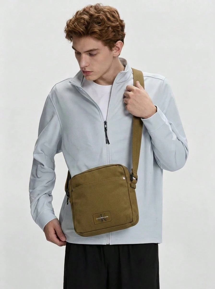 Calvin Klein حقيبة كتف بنية للرجال، الضروريات الرياضية - أخضر - مشاهدة 1