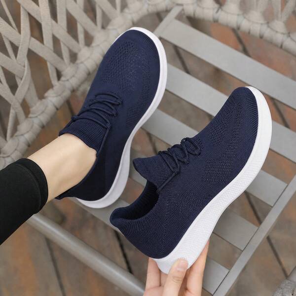 Sneaker slip-on in maglia bianca pura da donna, scarpe da ballo casual, leggere e traspiranti