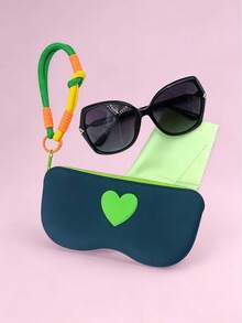 Funda de almacenamiento de gafas de silicona con forma de corazón con cordón tejido a mano, diseño colorido y fresco, material de silicona suave resistente al desgaste y a los arañazos, protección a prueba de polvo y presión para lentes y monturas, bolsa de almacenamiento de gafas portátil y de moda, adecuada para viajes diarios, desplazamientos al aire libre, almacenamiento en el hogar, accesorio de estuche protector de gafas creativo y de alto valor - Ver 5