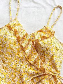 Vestido mini con estampado floral, volantes en el ruedo y sin mangas - Apropiado para la playa, el campo, festivales de música, atuendo de verano, uso casual y té de la tarde - Amarillo - Ver 2