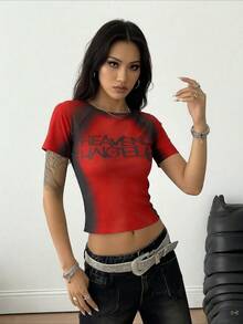 Camiseta corta de manga corta para mujer con estilo atrevido, top de algodón con cuello redondo en degradado rojo y negro, camiseta casual ajustada para un look grunge sexy, perfecta para fiestas. - Rojo - Ver 1