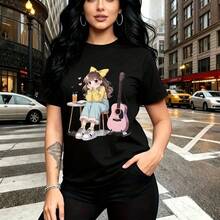 Camiseta de mujer con estampado de chica anime sentada junto a una guitarra rosa y bebida - camiseta casual de manga corta con ajuste cómodo y estilo urbano vibrante - ideal para paseos por la ciudad, salidas entre amigas y regalo perfecto para mamá, - Negro - Ver 8