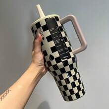 High-Quality Appearance HYDRO-JUG, 40 Oz,Black Leopard Print, Duck-Hunting Camouflage. Featuring Patterns Of Pink And White, Coffee, Black And White, And Checks. It Is A Stainless Steel Insulated Water Bottle With Vacuum Insulation, Equipped With A Handle, A Straw, And A Leak-Proof Lid. Three Models: The Pink And White Pattern Is Refreshing And Clean, With A Sweet And Energetic Vibe; The Coffee Pattern Is Retro And Luxurious, With High-Quality Texture; The Black And White Pattern Is Classic And Versatile, With A Unique Style. Long-Lasting Insulation For Hot Or Cold Drinks, Shockproof And Leak-Proof, Comfortable To Hold. It Covers All Scenarios Such As Commuting, Office Work, Sports, Outdoor Activities, Home Use, Library Study, Afternoon Tea, And Short Trips. It Is Suitable For Students, White-Collar Workers, And Fashionable Men And Women. It Combines Appearance And Practicality, And Is Exquisite And Versatile For Gift-Giving On Festivals And Birthdays. - Black and White Grid - View 5