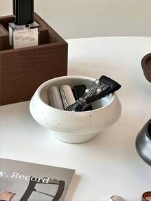 1个不对称陶瓷收纳碗/托盘，可用于存放化妆品、珠宝、小饰品，是女性桌面收纳、旅行必备、返校宿舍收纳和房间装饰的理想之选。 - 彩色 - 查看 8