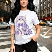 Camiseta de mujer con estampado adorable de gatito gris y blanco con lazo morado brillante y flores - camiseta casual de manga corta, ajuste cómodo y estilo urbano ideal para calles de la ciudad - regalo perfecto para mamá, esposa, novia, hermana may - Blanco - Ver 11