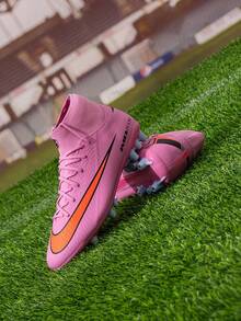 Nike Zapatos de fútbol ZM SUPERFLY 10 ACADEMY AG, tacos AG, absorción de impactos, agarre, hombre, cancha de césped artificial largo, partido y entrenamiento, FQ8329-600 - Flamenco misterioso rojo/negro/rojo anaranjado brillante - Ver 3