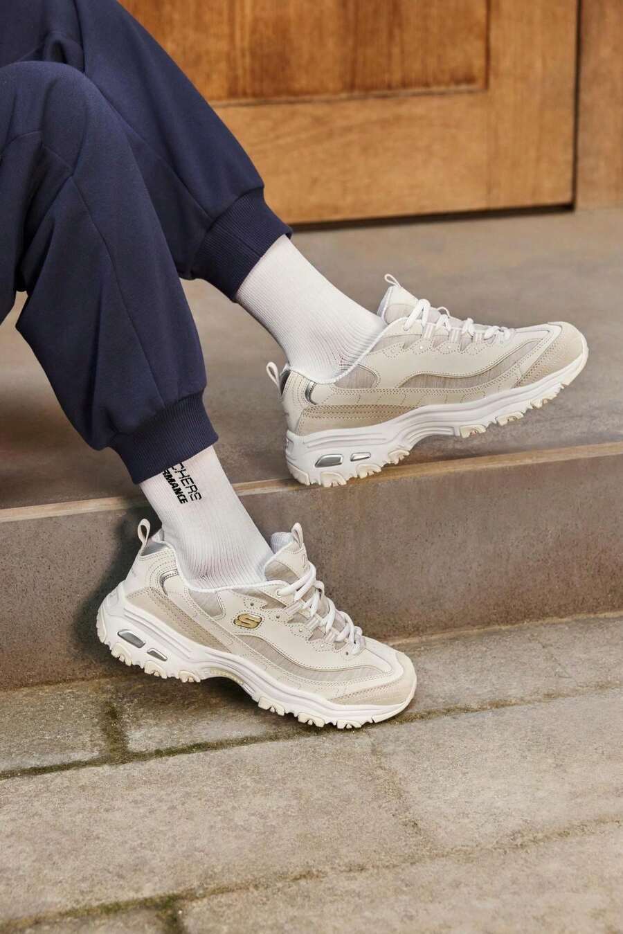 Skechers 女款 D'LITES 系列時尚繫帶運動鞋,輕量戶外休閒鞋 11936-NAT - 自然色 - 查看 1