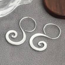 Boucles d'oreilles à gouttes spiralées blanches mates, minimalistes et à la mode, convenant pour un port quotidien, un choix d'accessoire personnalisé - Argent - Voir 5