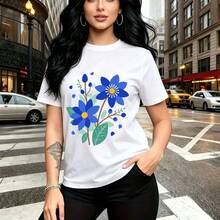 Camiseta de mujer con estampado floral vibrante de flores azules y centro amarillo - camiseta casual de manga corta, ajuste cómodo y moderno, estilo urbano chic ideal para caminatas en la ciudad y días soleados - regalo perfecto para mamá, esposa, no - Blanco - Ver 9
