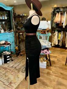 Vestido ajustado de hombros descubiertos sin mangas de largo medio - Negro - Ver 5