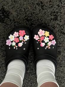 18pcs Cute Peach Blossom Crocodile Shoe Charms, DIY Accessories, Suitable For Garden Shoes, Clogs, Sandals, Slippers, Great Holiday Gift - Multicolor - View 1