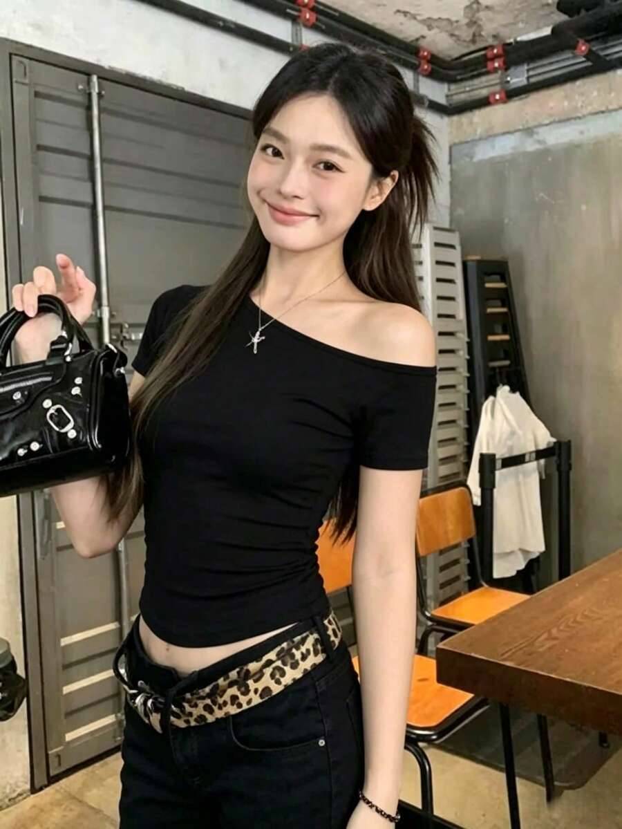 Sexy Asymmetrical Shoulder Short Sleeve Fitted T-Shirt For Women, Summer Cropped Unique Revealing Shoulder Top Casual Black - Black - View 1