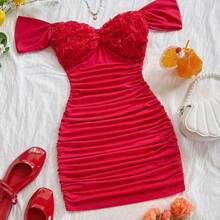 Fengyu Women's Clothing Store Vestido mini ajustado con hombros descubiertos, fruncido y decoración floral 3D para mujer - Burdeos - Ver 2