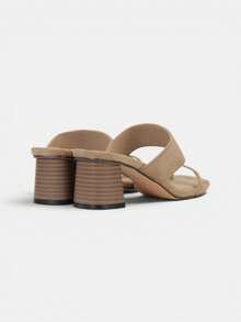 Sandalias De Tacón Medio Efecto Ante With Detailed Metallic Gold And The Two Separate, Mules Elegantes And Clothes For Women In Color Negro And Beige Camel, Ideal For Looks Casual Chic, Oficina And Events De Verano - 卡其色 - 查看 4