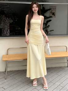 YeonC 女士时尚无袖褶皱连衣裙，高弹力 A 字长裙，适合夏季派对、优雅休闲度假穿着 - 黃色 - 查看 2