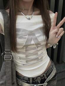 レディース トップス tシャツ カットソー 半袖 オフショルダー オフショル ボートネック 鎖骨見え デコルテ タイト スリム フィット クロップド丈 ショート丈 チビT ピチT リボンプリント コルセット風 レースアップ だまし絵 デザインカットソー リブ 細見え 着痩せ 華奢見え 骨格ウェーブ スタイルアップ Y2K 平成レトロ グランジ ヴィンテージ風 ギャル 韓国ファッション カジュアル ストリート 地雷系 量産型 セクシー 大人可愛い デート お出かけ 春 夏 アイボリー ホワイト 白 - ホワイト - チェックする 2