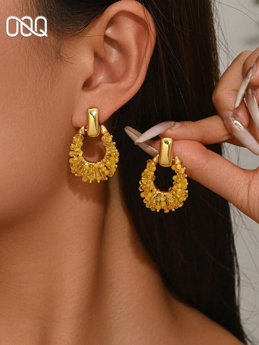 OOQ زوج من أقراط معدنية مربعة فارغة مزينة بالخرز للنساء، تصميم أنيق وجذاب متعدد الاستخدامات مناسب للاستخدام اليومي والمواعدة والشاطئ والحفلات (لون الخرز اليدوي والموضع عشوائي) - أصفر - مشاهدة 1