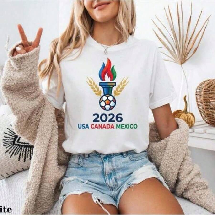 Camiseta conmemorativa personalizada de la Copa Mundial 2026, camiseta de la selección nacional de fútbol de la Copa Mundial, camiseta de fútbol de la Copa Mundial, Copa Mundial de EE. UU., camiseta infantil de la Día de la Independencia de México con diseño de rosa, camiseta de la Copa Mundial 2026, camiseta de fútbol unisex y para niños, camiseta de fútbol, camiseta para aficionados al fútbol, regalo para aficionados a los deportes, disfraz para el día del partido. - Negro - Ver 1